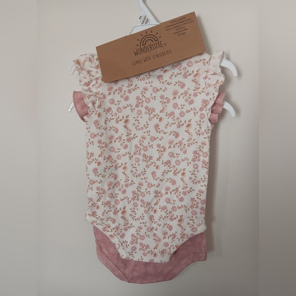 Chic Pink Bodysuit Set With Sunglasses. - Picture 4 of 4